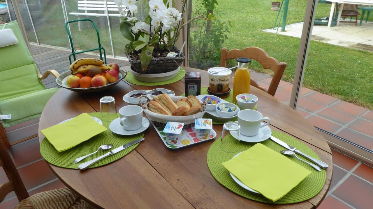 Bed and Breakfast Bienvenue A La Fremigere Жонзак Экстерьер фото