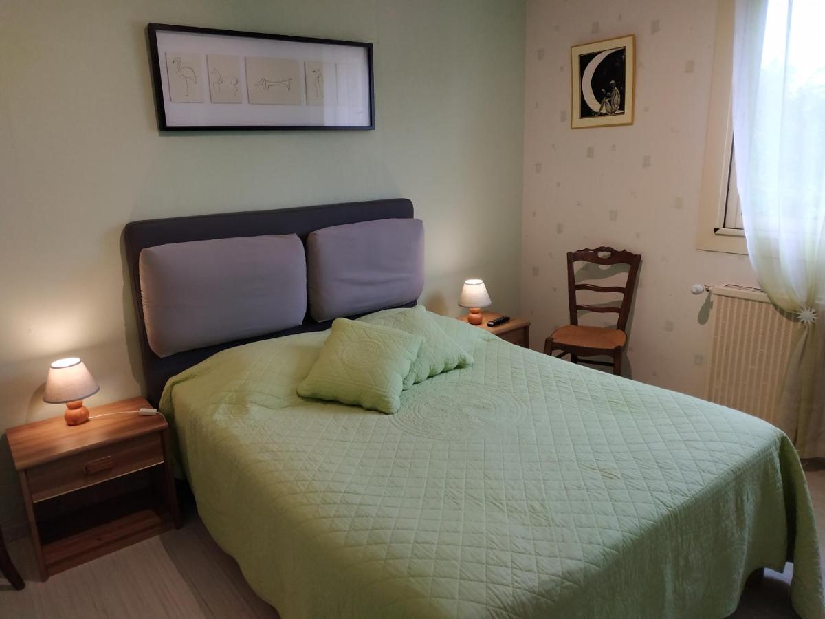 Bed and Breakfast Bienvenue A La Fremigere Жонзак Экстерьер фото